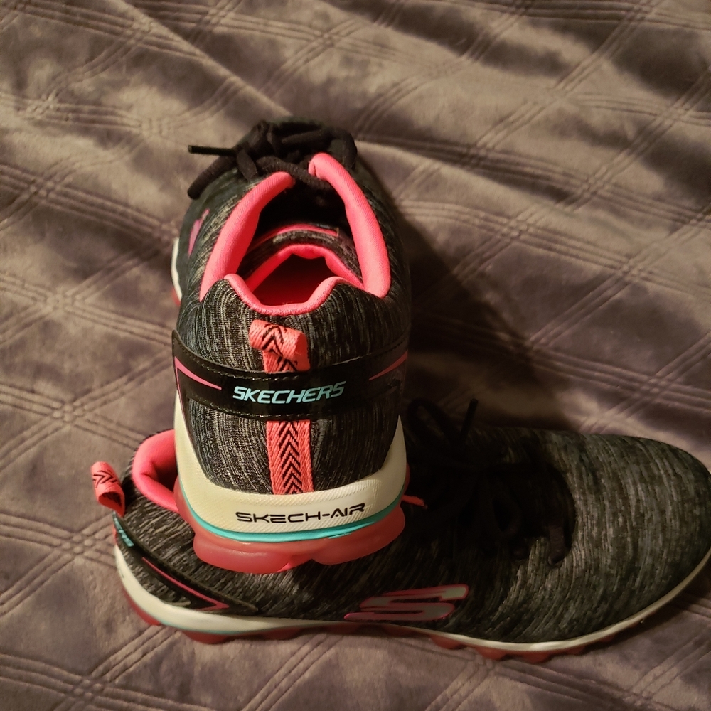 Skechers Women's 9.5 memory foam SkechAir!